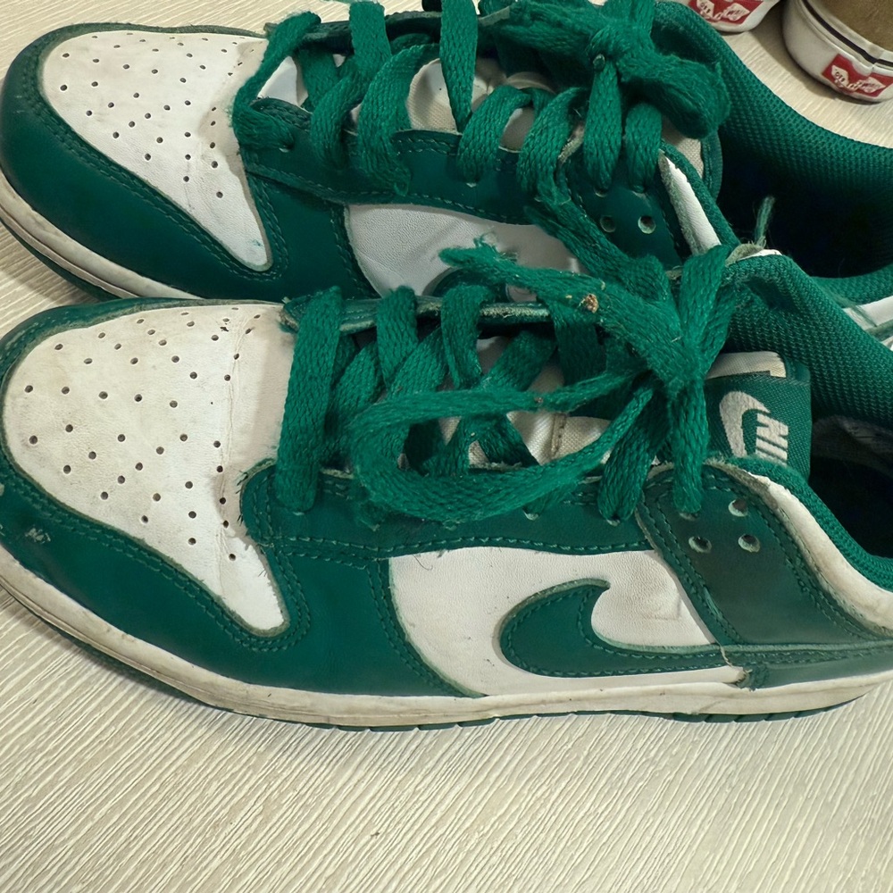 Nike Kids Sneakers in Green and White